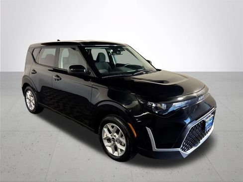 Used 2025 Kia Soul LX w/ LX Technology Package FWD image 4