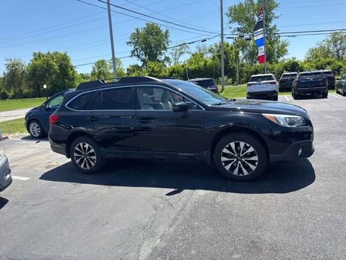 Used 2017 Subaru Outback 2.5i Limited AWD/4WD image 3