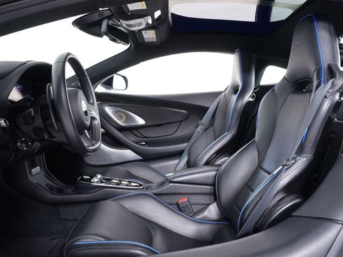 Used 2022 McLaren GT RWD image 4