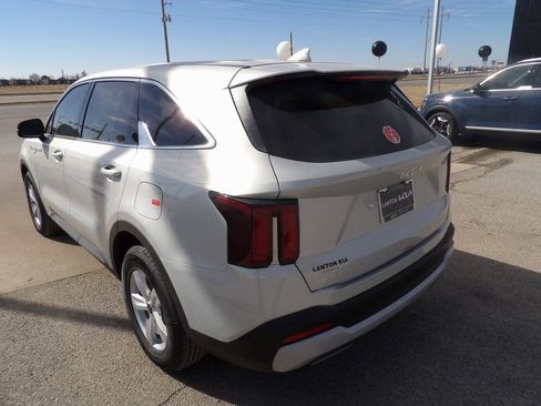 New 2026 Kia Sorento LX image 9