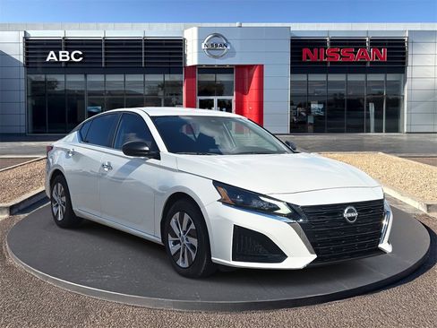 Used 2025 Nissan Altima 2.5 S image 3