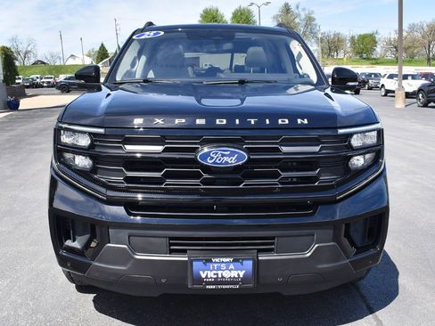 Used 2025 Ford Expedition Active AWD/4WD image 30