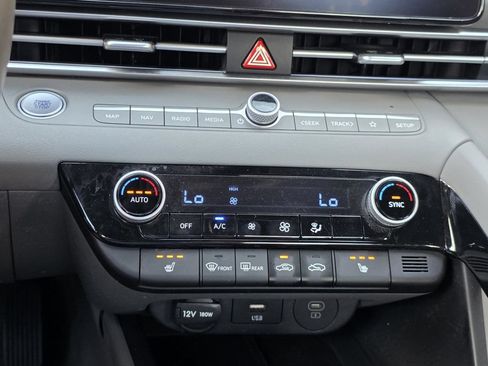 Used 2025 Hyundai Elantra SEL FWD image 20