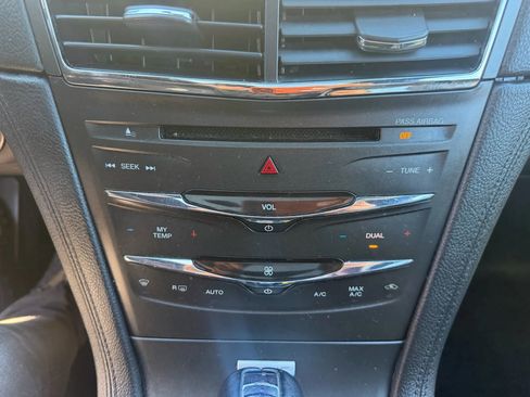 Used 2017 Lincoln MKT AWD image 21