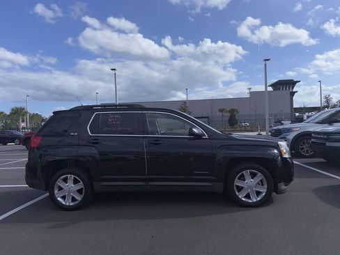 Used 2011 GMC Terrain SLE image 2