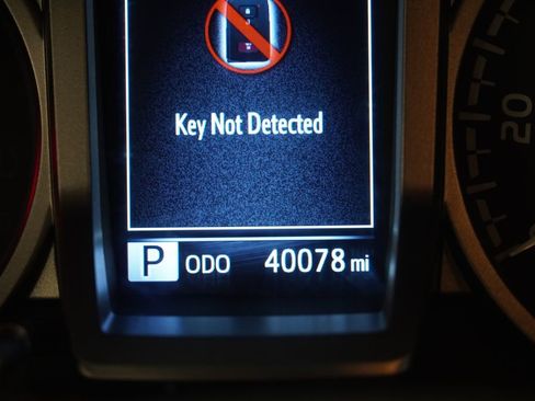 Used 2021 Toyota Tacoma Limited AWD/4WD image 4
