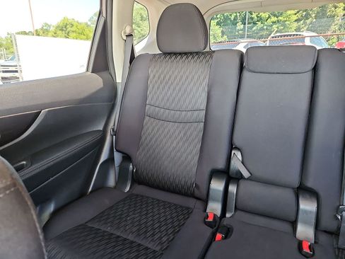 Used 2018 Nissan Rogue SV w/ Premium Package FWD image 13