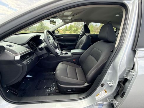 Used 2025 Nissan Altima 2.5 SV FWD image 13