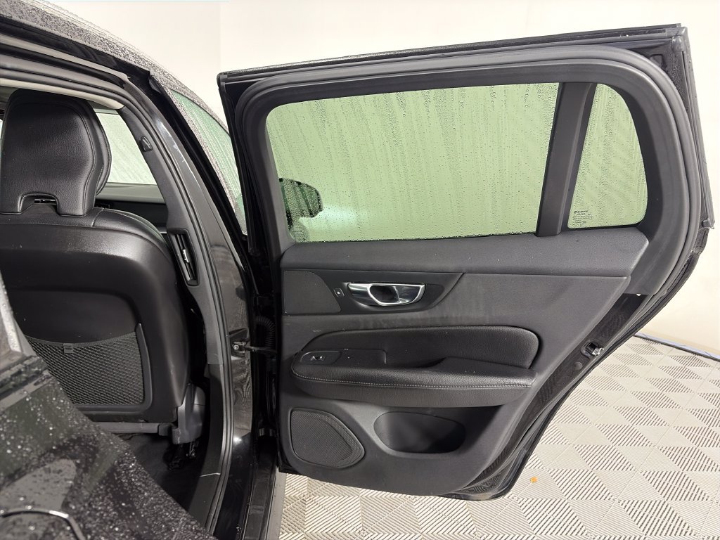 Used 2020 Volvo V60 T5 Cross Country AWD/4WD image 27