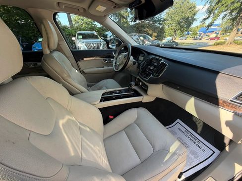 Used 2018 Volvo XC90 T6 Momentum w/ Convenience Package AWD/4WD image 10