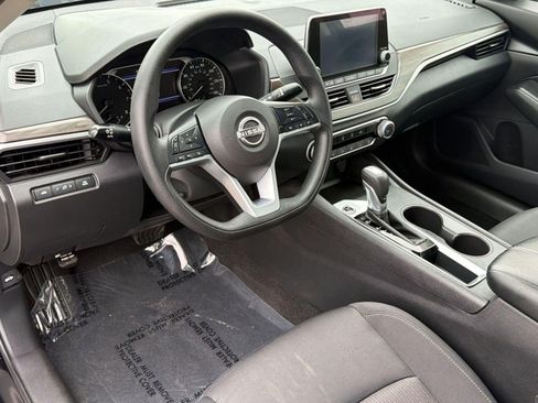 Used 2025 Nissan Altima 2.5 SV FWD image 4