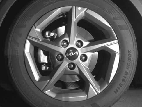 Used 2025 Kia K4 LXS image 12