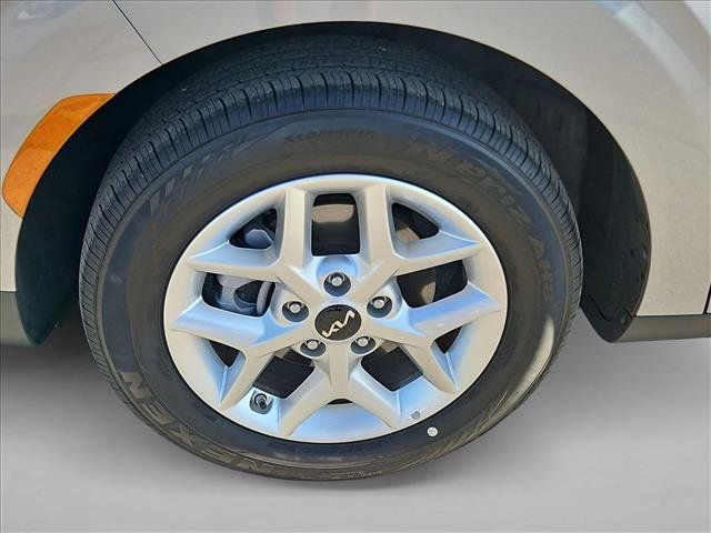 Used 2025 Kia Soul LX w/ LX Technology Package FWD image 22