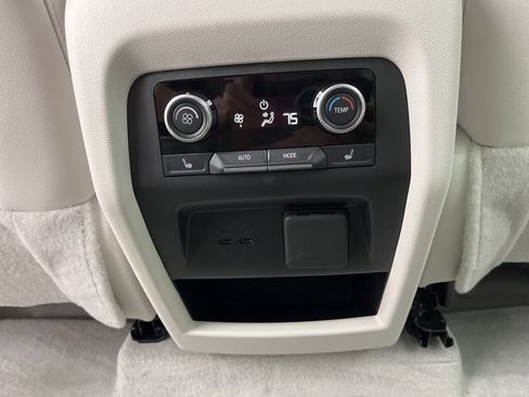 Used 2025 Buick Enclave Avenir image 24