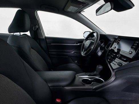 Used 2021 Toyota Camry LE image 27