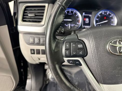 Used 2017 Toyota Highlander XLE AWD/4WD image 12