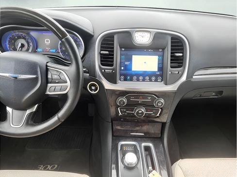 Used 2017 Chrysler 300 C AWD/4WD image 13