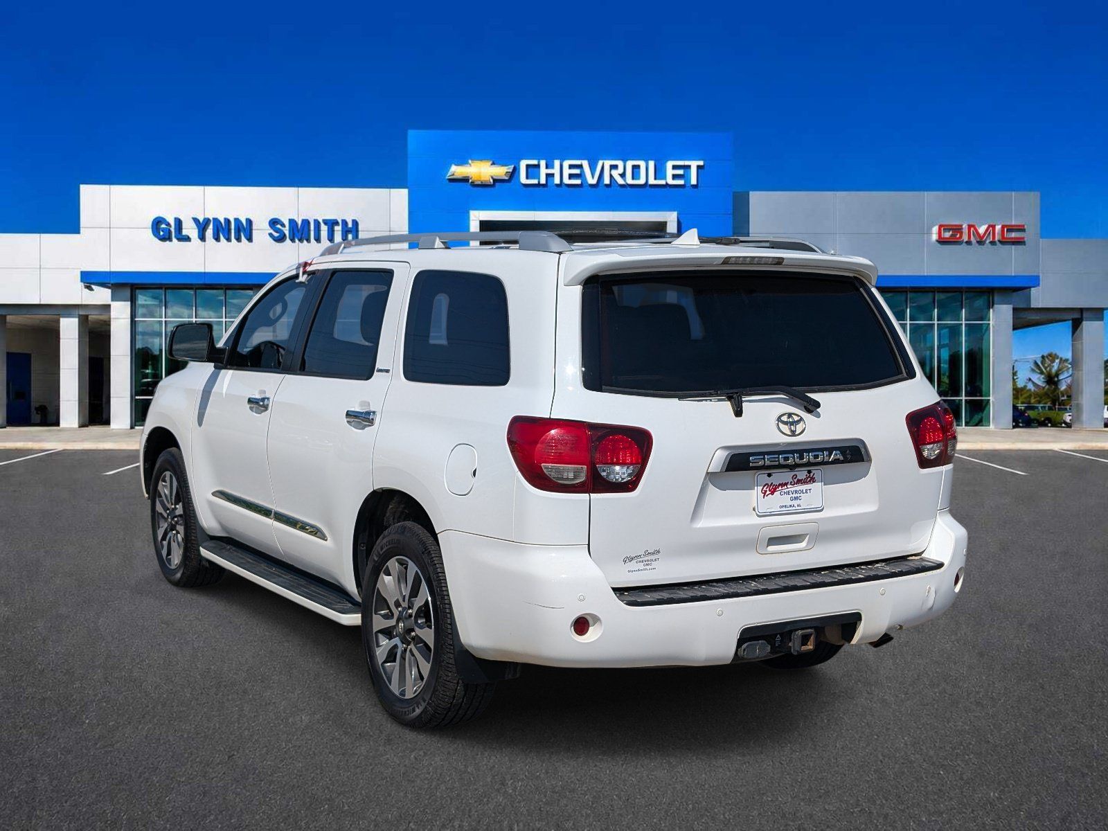 Used 2020 Toyota Sequoia Limited w/ Safety & Convenience Package RWD image 9