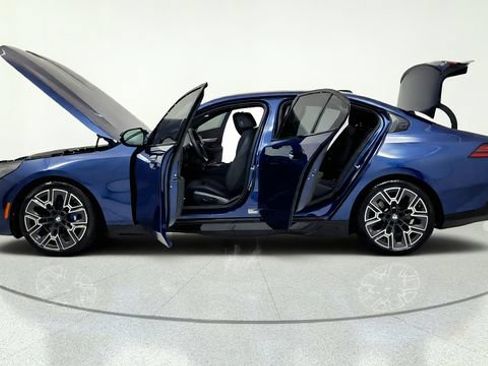 Used 2026 BMW i5 eDrive40 w/ M Sport Package AWD/4WD image 15