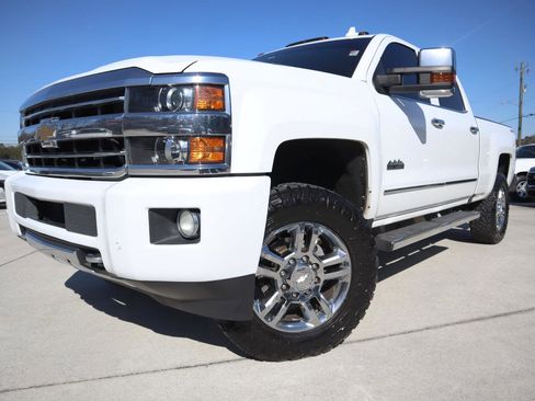 Used 2019 Chevrolet Silverado 2500 High Country w/ Duramax Plus Package image 2