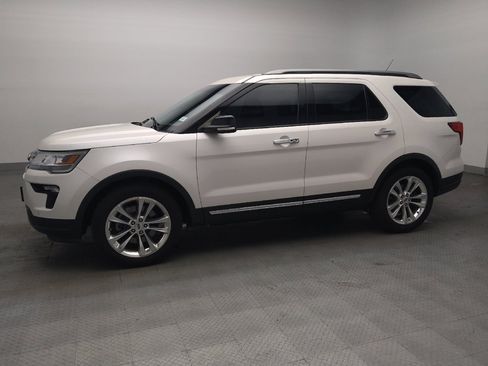Used 2018 Ford Explorer XLT w/ Equipment Group 202A FWD image 2