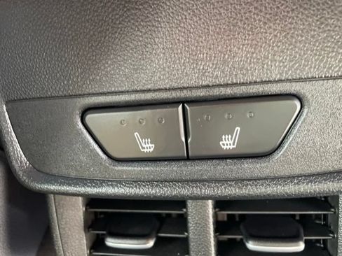 Used 2025 Chevrolet Equinox ACTIV w/ Safety and Technology Package FWD image 40