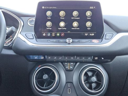 Used 2025 Chevrolet Blazer LT image 11