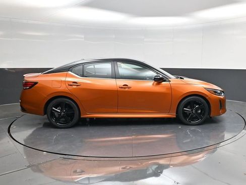 Used 2024 Nissan Sentra SR w/ Trunk Package image 2