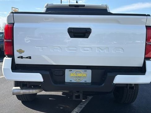 Used 2024 Toyota Tacoma 4x4 Double Cab image 6