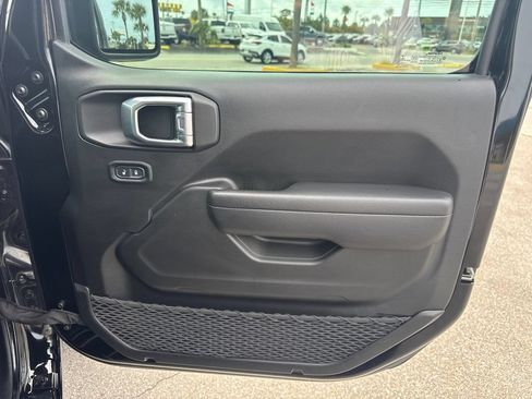 Used 2022 Jeep Gladiator Sport AWD/4WD image 18