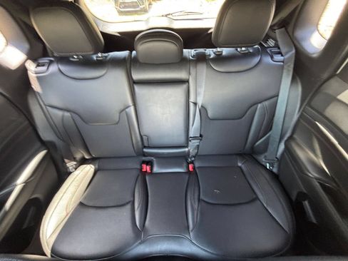 Used 2025 Jeep Compass Trailhawk AWD/4WD image 38
