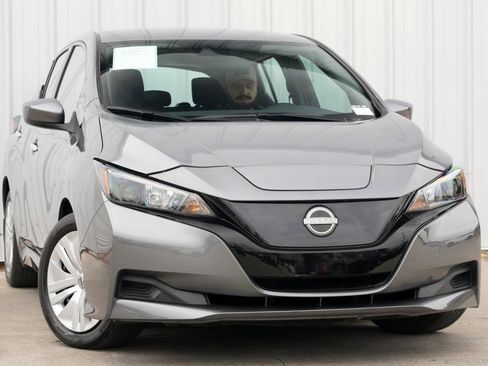 Used 2025 Nissan Leaf S image 2