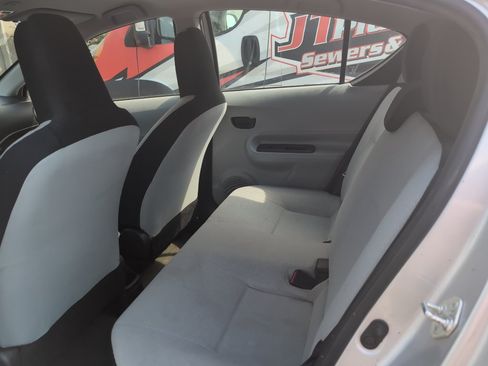 Used 2014 Toyota Prius C One FWD image 5