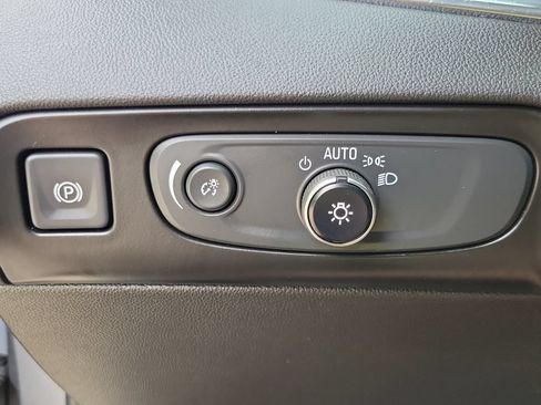 Used 2019 Buick Enclave Essence AWD/4WD image 23