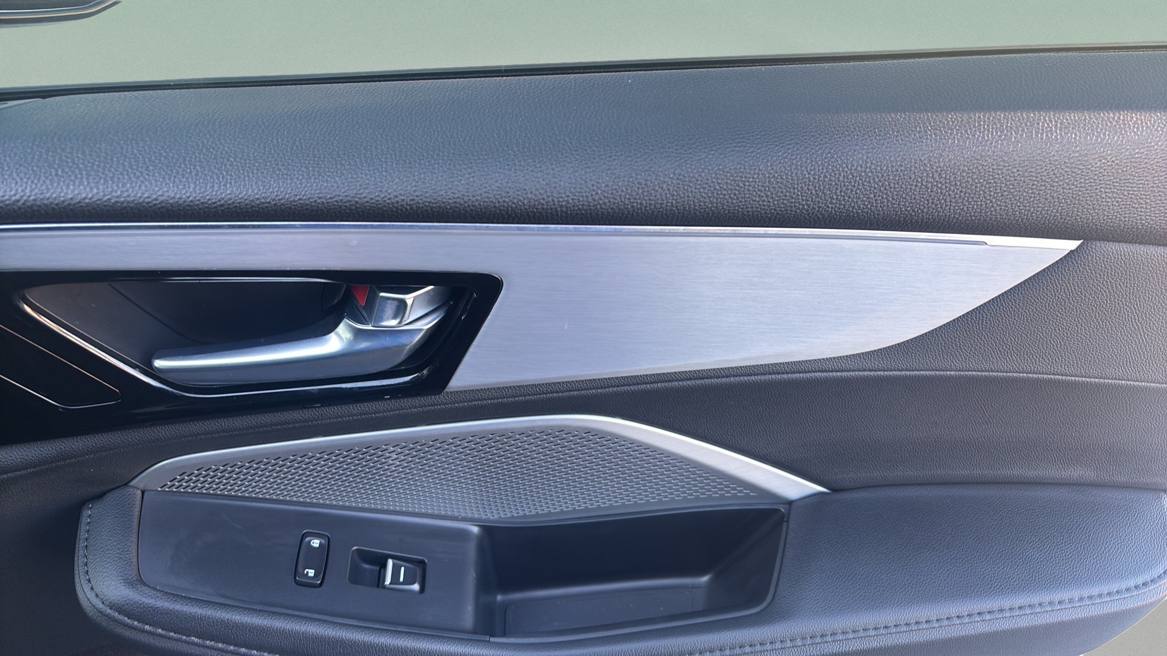 Certified 2025 Acura MDX FWD image 33