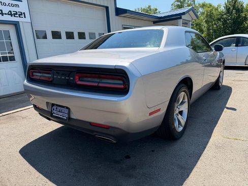 Used 2015 Dodge Challenger SXT w/ Driver Convenience Group RWD image 3