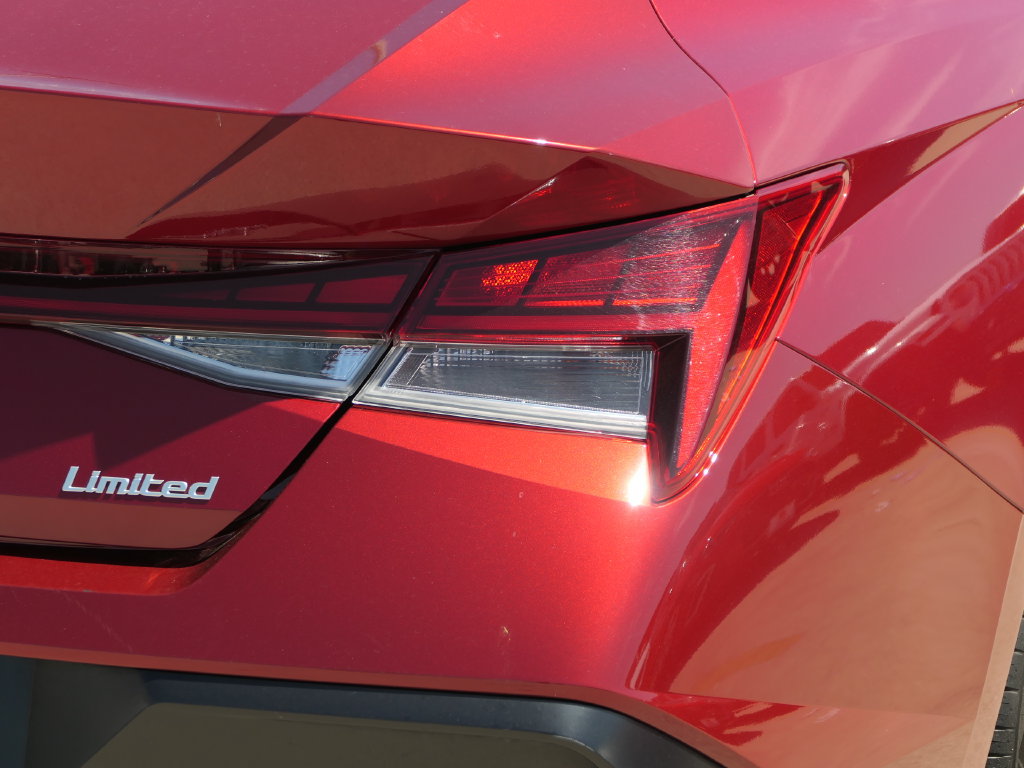 Used 2024 Hyundai Elantra Limited FWD image 4