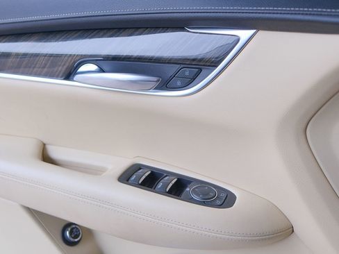 Used 2019 Cadillac XT5 FWD image 12