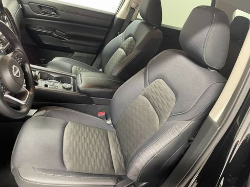 Used 2025 Nissan Pathfinder S AWD/4WD image 12