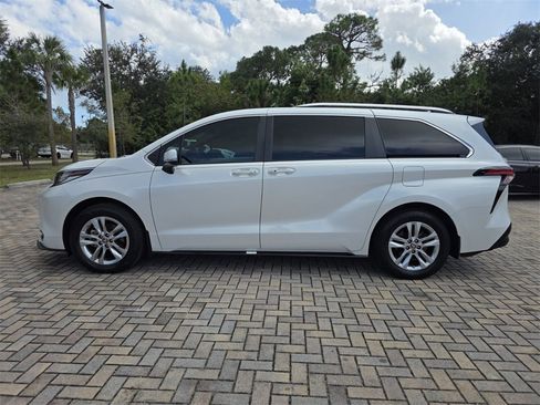 Certified 2024 Toyota Sienna Limited image 8