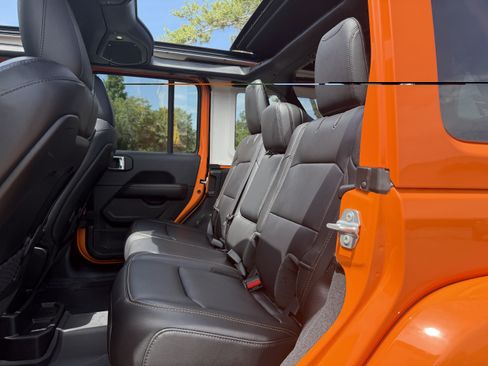 Used 2025 Jeep Wrangler Unlimited Sahara AWD/4WD image 22