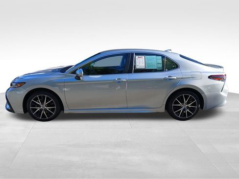 Used 2024 Toyota Camry SE image 5