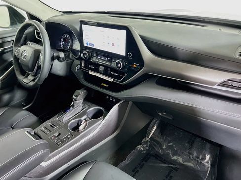 Certified 2024 Toyota Highlander XLE AWD/4WD image 26