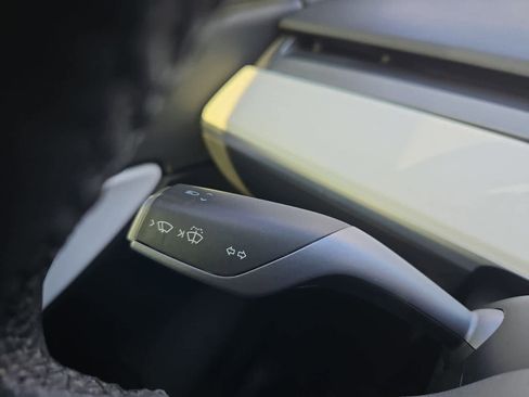 Used 2021 Tesla Model Y Performance image 23