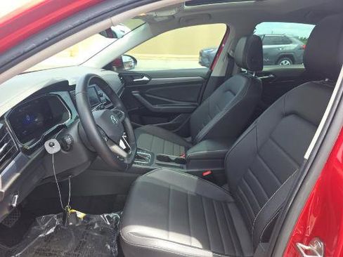 Used 2022 Volkswagen Jetta SE image 6