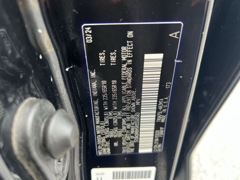 Used 2024 Toyota Highlander XLE AWD/4WD image 29
