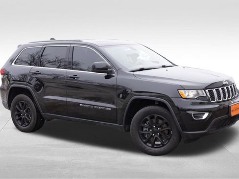 Certified 2022 Jeep Grand Cherokee Laredo X image 3