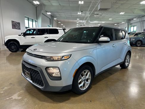 Used 2020 Kia Soul S FWD image 3