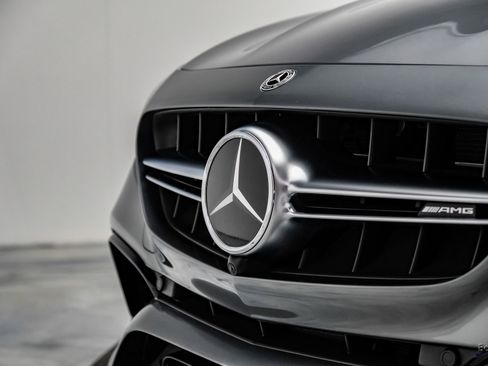 Used 2018 Mercedes-Benz E 63 AMG S image 32