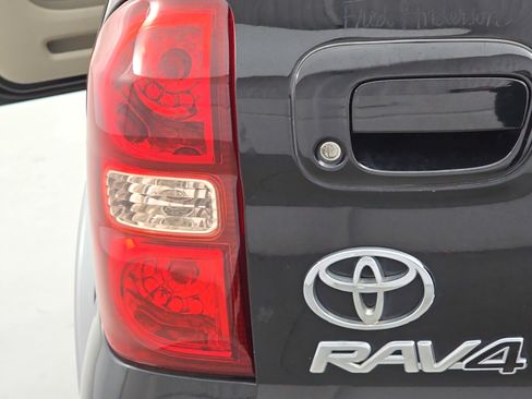 Used 2005 Toyota RAV4 2WD image 28